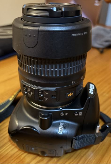 Nikon D 5000 com carregador e objetiva, impecável