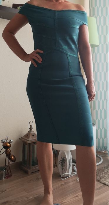 Przepiękna sukienka na wszelkie okazje.