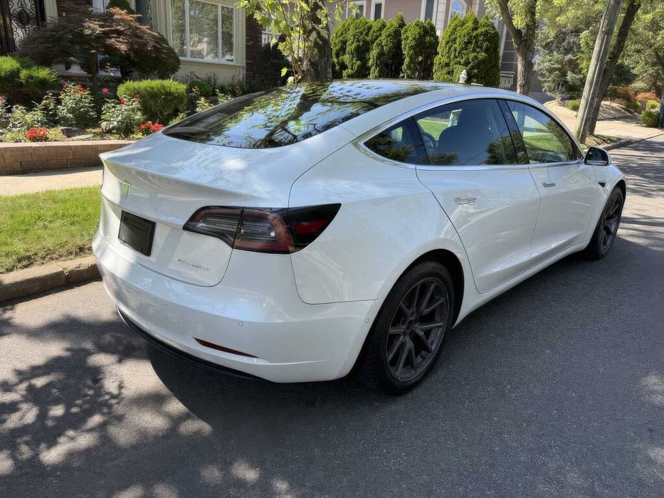 Tesla Model 3 Long Range      2019