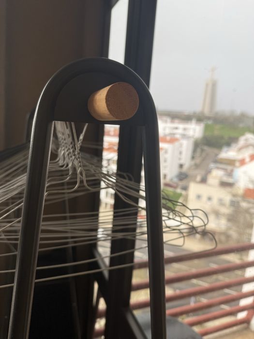 Cabide / charriott em ferro e madeira