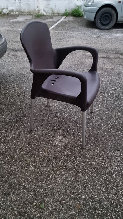 Cadeiras e mesas de café