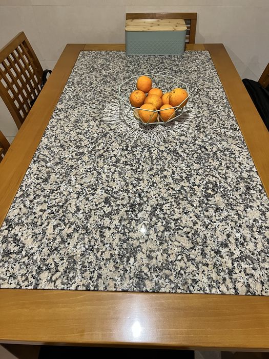 Conjunto mesa e 6 cadeiras