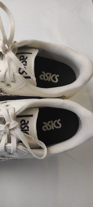 Жіночі кросівки нові