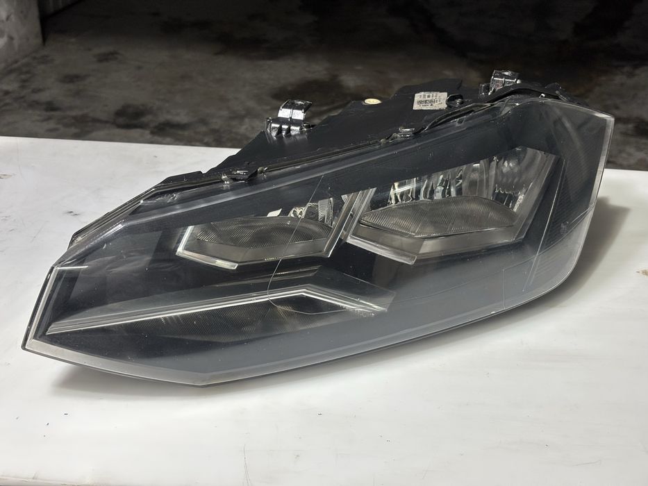 Farol Dianteiro Esquerdo Original Valeo / Volkswagen Polo VI AW (2017–2021)