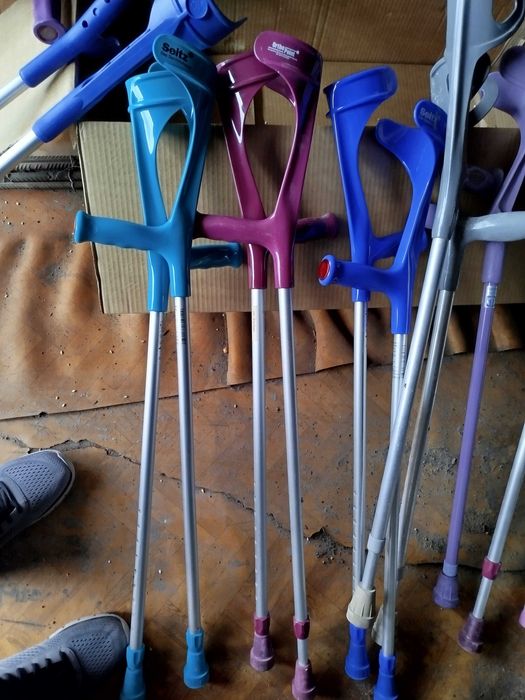 Костыли  для стариков.