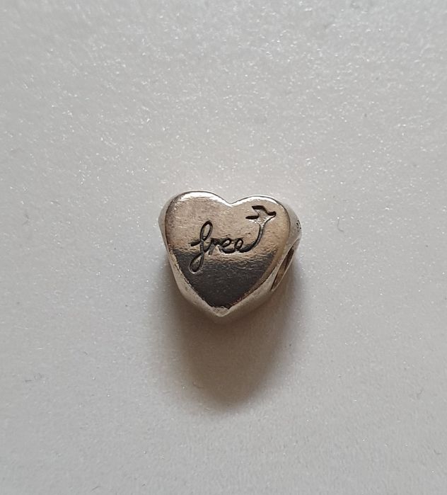 Oryginalny charms Pandora serce