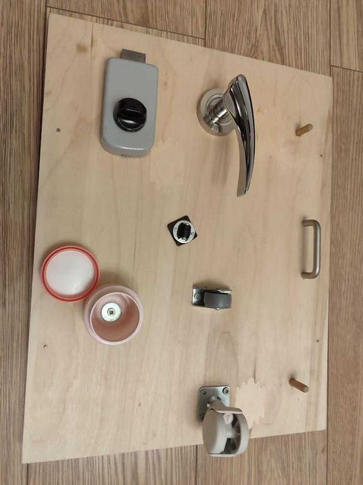 dwie tablice edukacyjne dla dziecka.