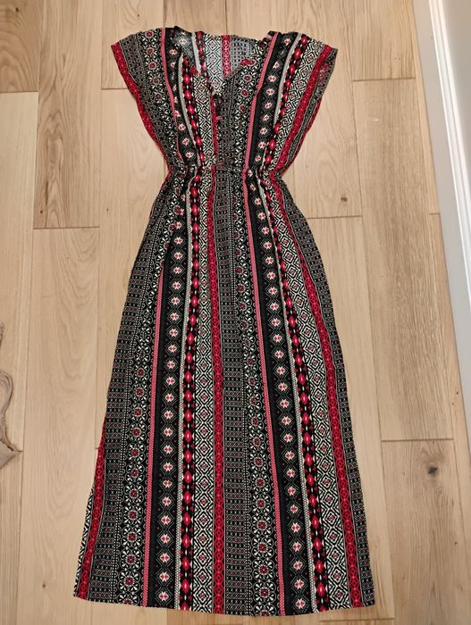 Wzorzysta sukienka boho w etniczne wzory