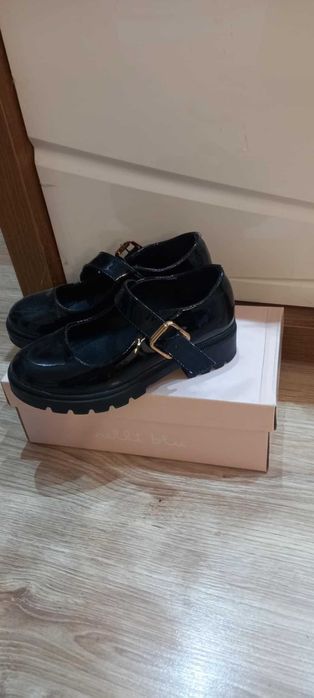 Sprzedam buty dla dziewczynki.