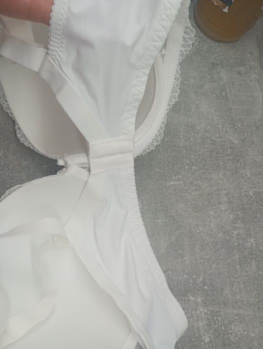 Biustonosz damski biały 46E