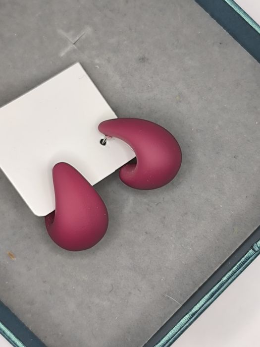 Nowe burgundowe kolczyki kropelki na wkrętki