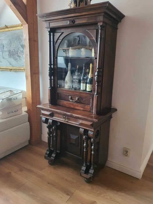 Stara szafka przerobiona na barek