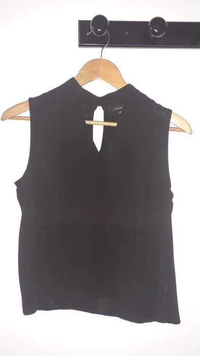 Várias peças de roupa