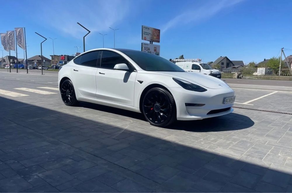 Tesla Model 3 2023