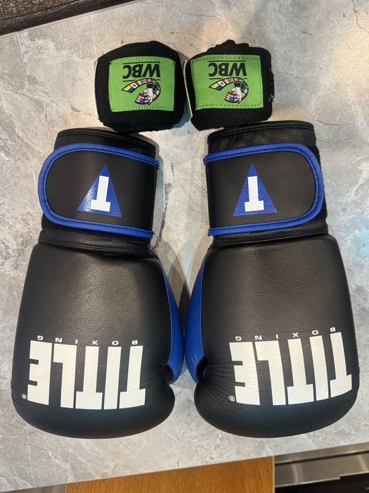 Перчатки боксерские Title Boxing + бинты в подарок