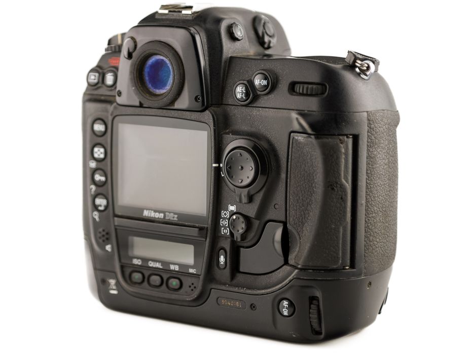 Lustrzanka Nikon D2x z ładowarką - przebieg 89790