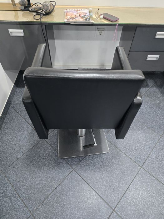 Cadeiras de cabeleireiro em pele