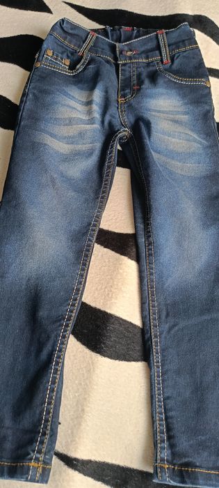 Джинси двоє на хлопчика і светрик в подарунок