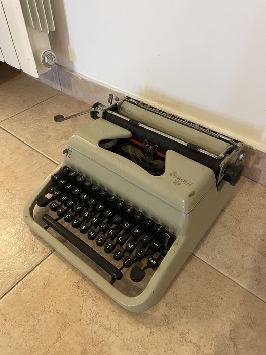 Máquina de escrever Everest K2