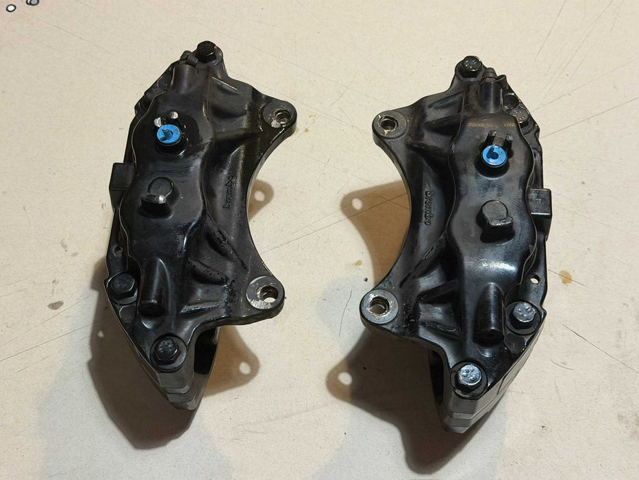 Zaciski przednie Subaru Brembo z Legacy Tuned by STi Impreza Forester