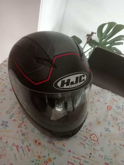 Vendo capacetes usados