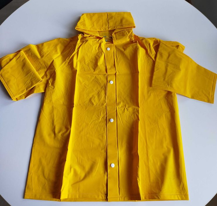 Selling a waterproof hooded jacket