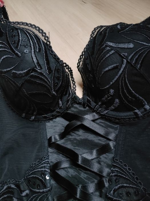 Czarny gorset 75B