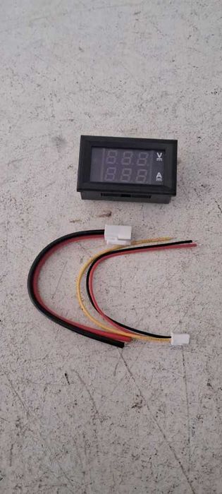 Измеритель цифровой напряжения и тока 0-100В / 10А, с двойным дисплеем