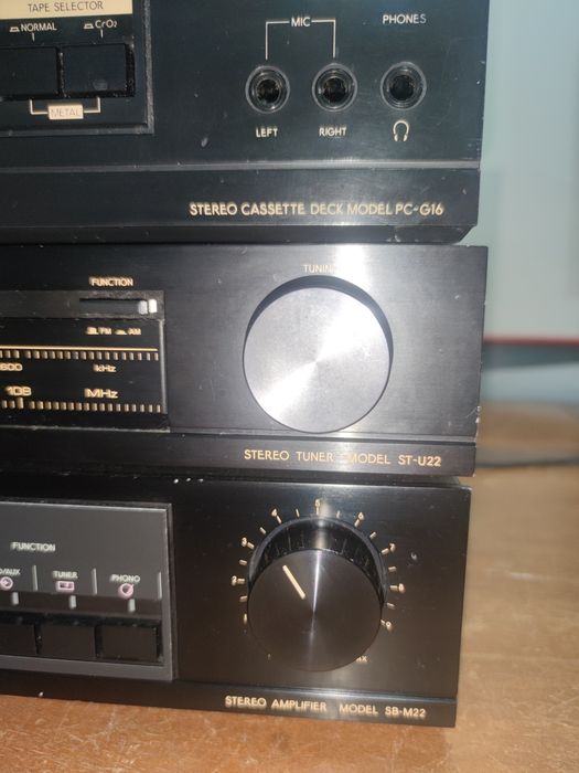 Aparelhagem TOSHIBA - Gira disco, Amplificador, Radio