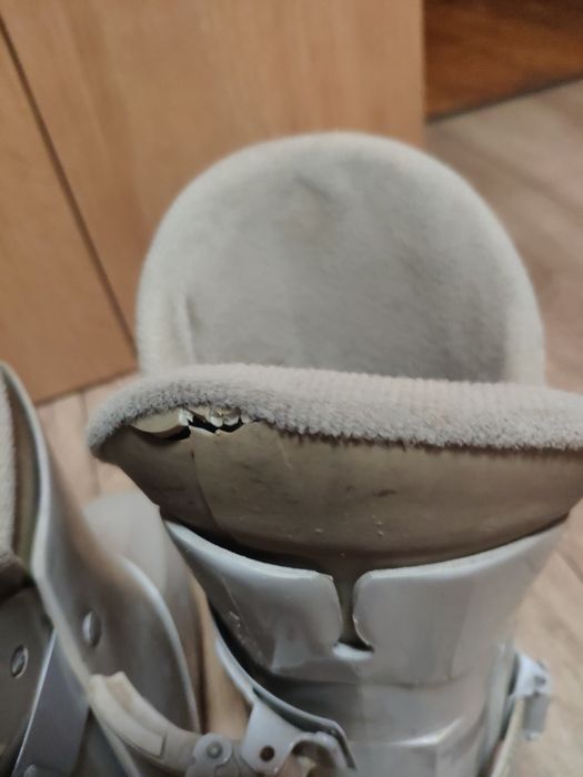 Buty narciarskie Lowa