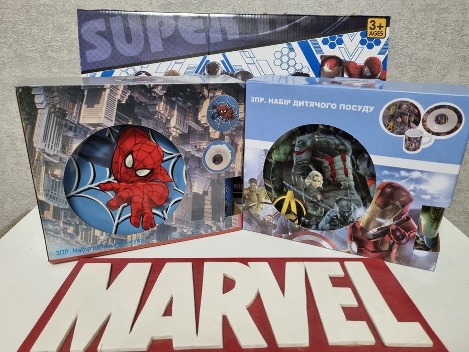 Набір посуду з Супергероями Марвел.
