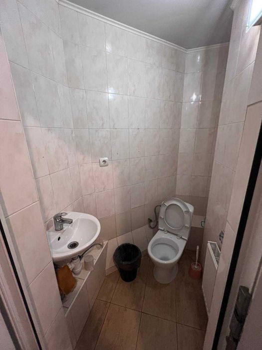 Здається приміщення цокольного поверху по вул Олега Міхнюка