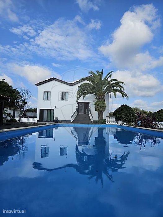 Moradia T4 para venda