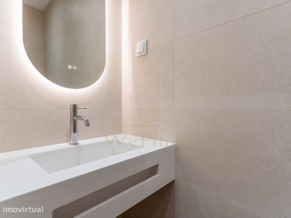 Apartamento T1 remodelado num condomínio com garagem, piscina e jar...