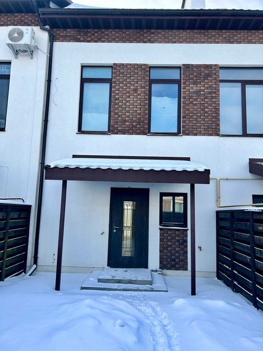 Готовий таунхаус з частковим ремонтом в місті Ірпінь, район Стоянка.