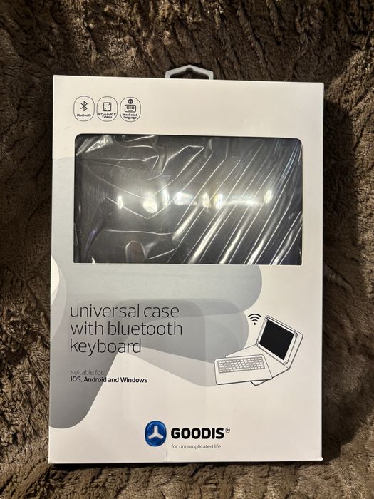 Capa universal com teclado para tablets 10/11” 20€