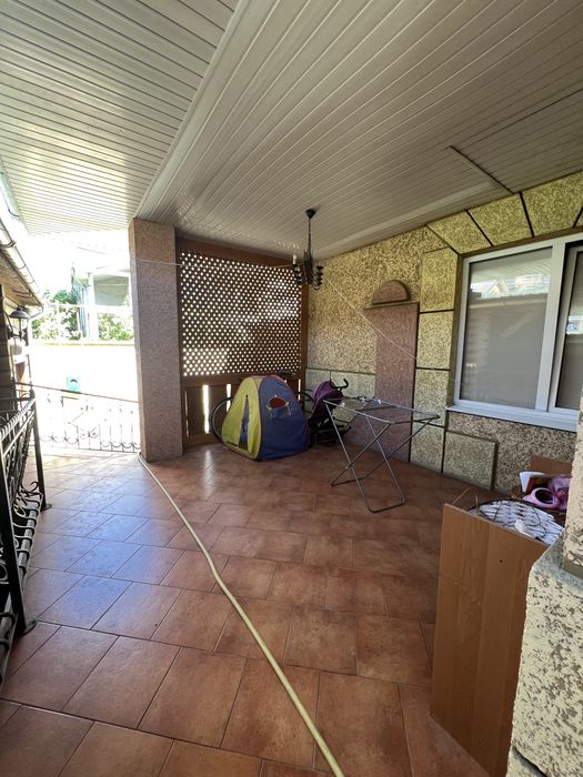 Будинок з цегли та Будинок з бруса на одній ділянці, басейн, баня.