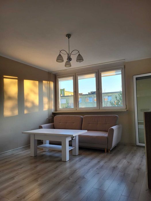 Sprzedam mieszkanie 4 pokoje 61m2 + balkon, duża piwnica