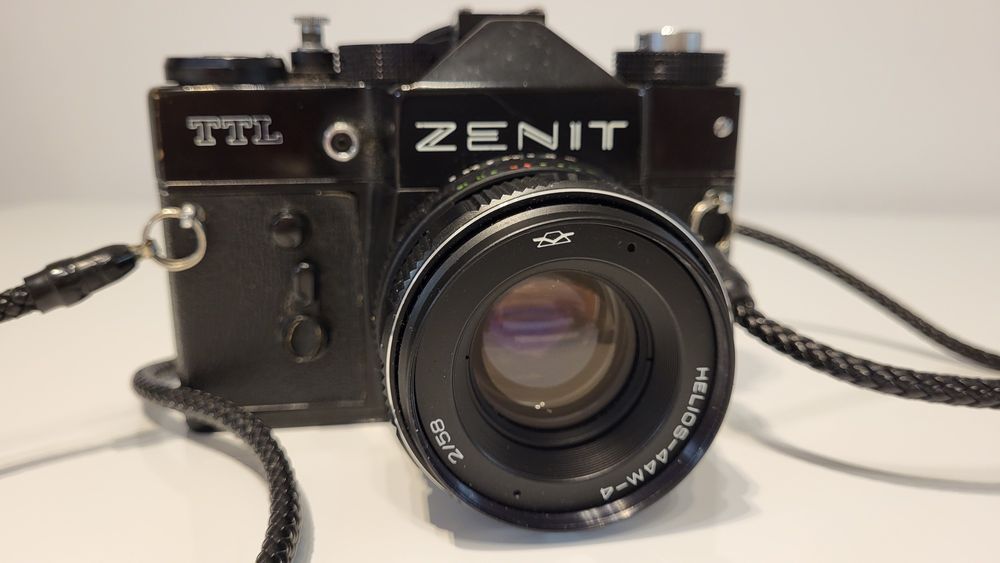 Aparat fotograficzny Zenit TTL obiektyw Helios