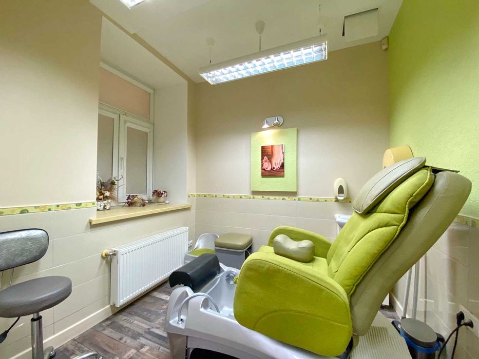 Продаю салон краси в центрі біля Соборної. ц1