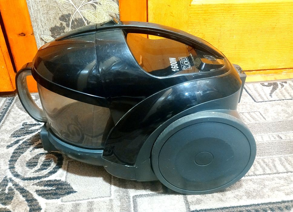 Пылесос,  LG 1600 Вт, безмешковой,  комплект