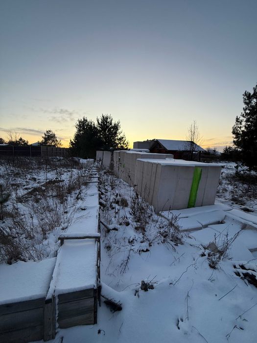 Продаж земельної ділянки з фундаментом під будинок