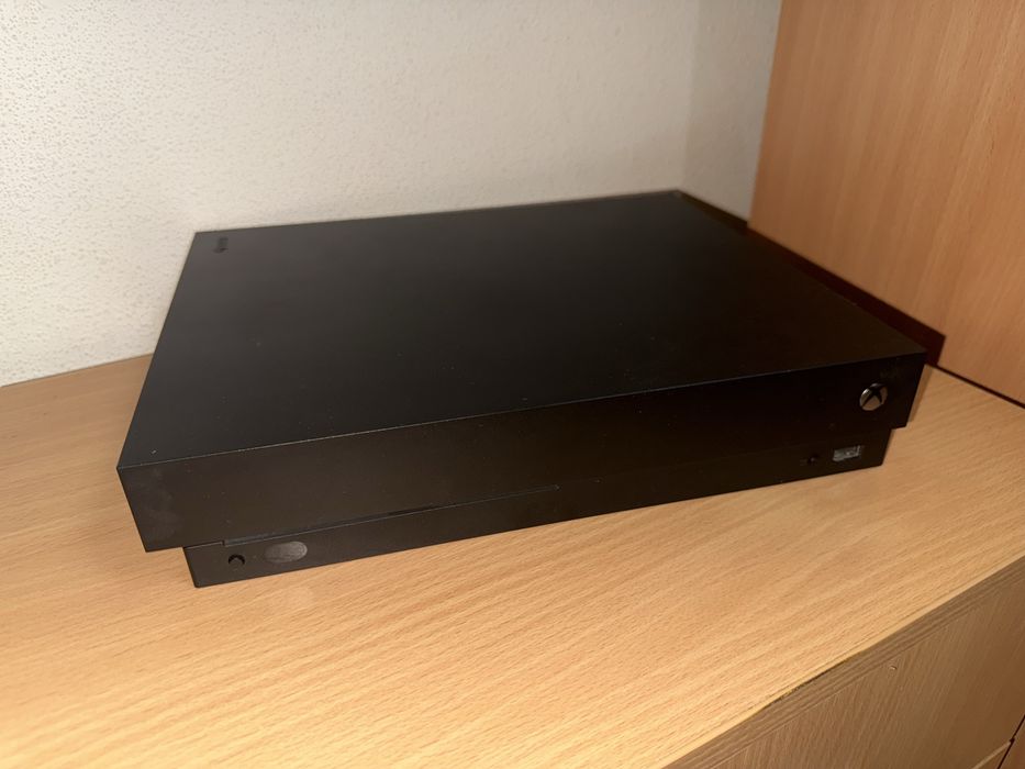 Xbox One X 1TB