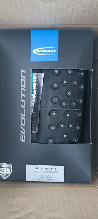 Ожеледь! Покришка шипована зимова Schwalbe Ice Spiker Pro Evo 27.