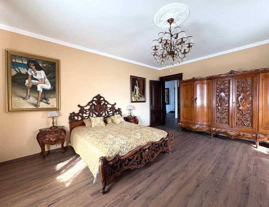 Продаж будинку 355 м² та 21 сот. землі у с. Конопниця