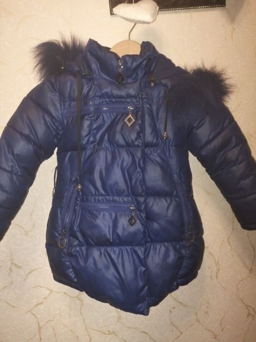 Курточка пуховик подовженого типу. 
Довжина 55
Рукав 40(відгорнутий)
П