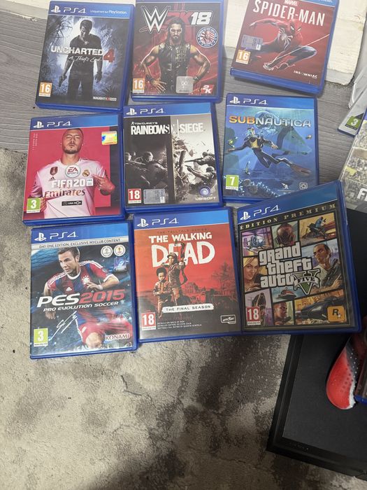 Ps4 com 13 jogos + 2 comandos e com cabos