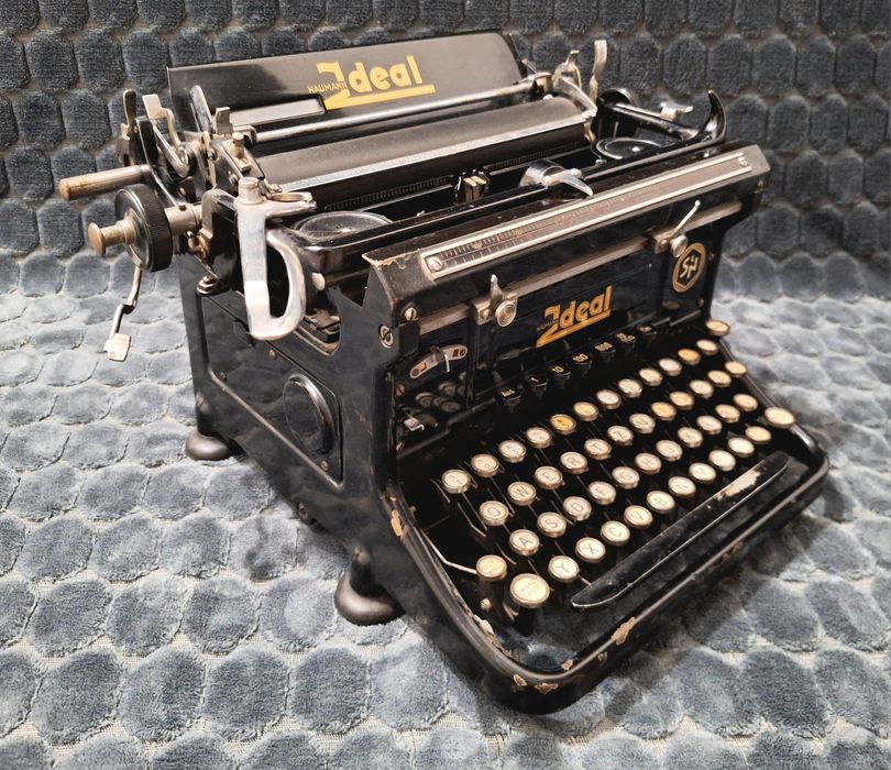 Zabytkowa maszyna do pisania Naumann IDEAL S&N