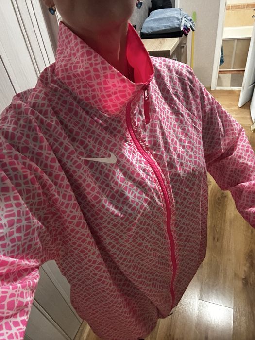 Вітровка Nike жіноча