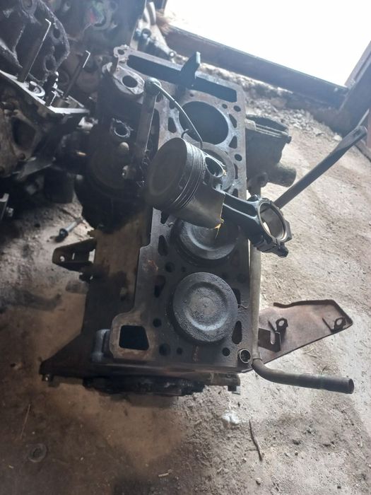 Двигун Ваз нива інжектор карб.